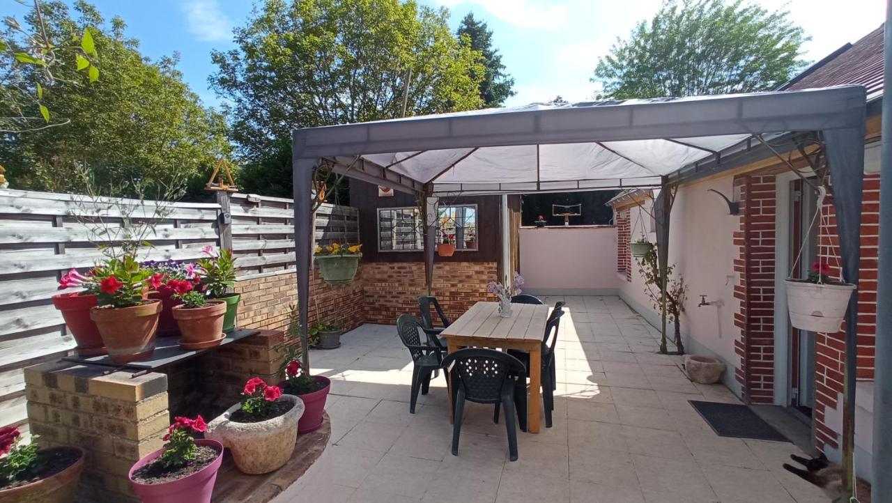 Chantilly ,Petit Dejeuner Et Table D'Hotes Possible Noyers  Екстериор снимка