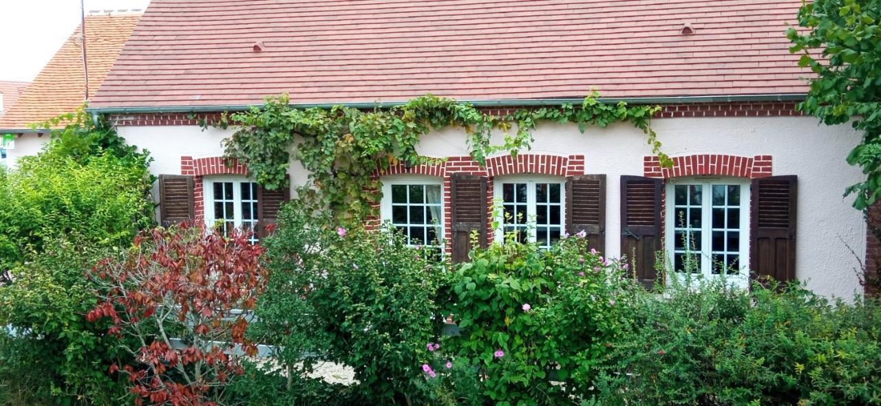 Chantilly ,Petit Dejeuner Et Table D'Hotes Possible Noyers  Екстериор снимка