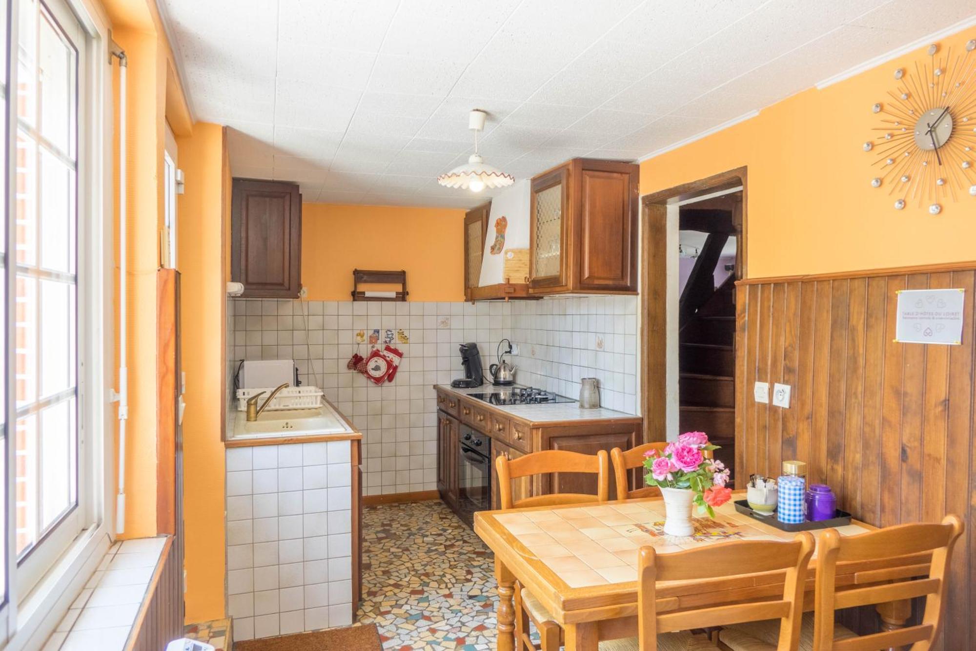 Chantilly ,Petit Dejeuner Et Table D'Hotes Possible Noyers  Екстериор снимка