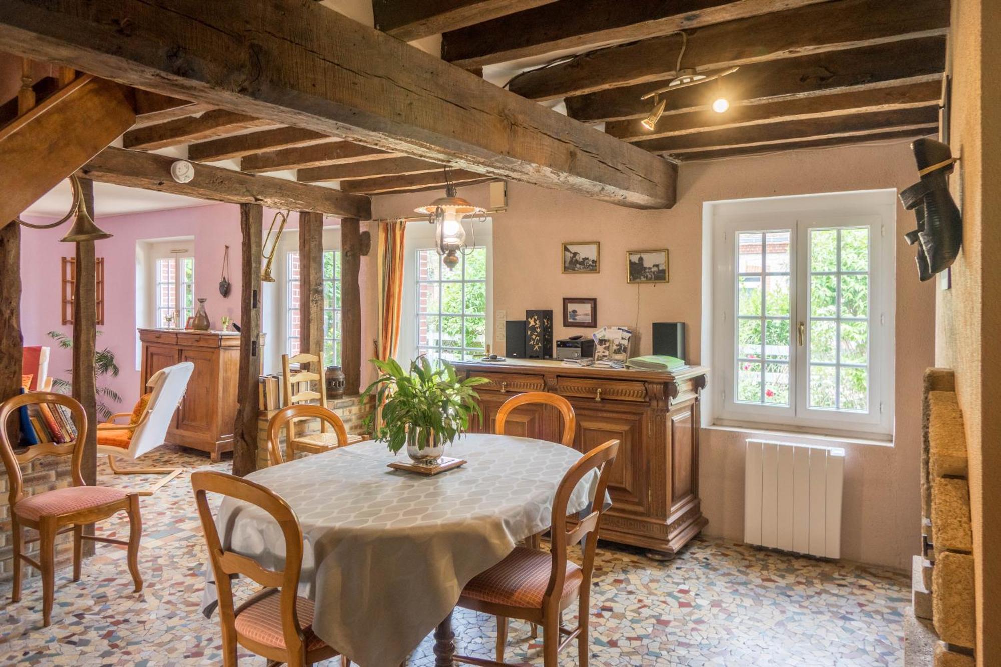 Chantilly ,Petit Dejeuner Et Table D'Hotes Possible Noyers  Екстериор снимка