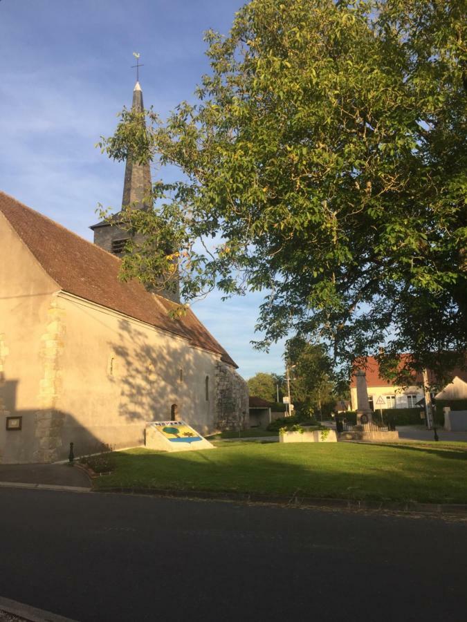 Chantilly ,Petit Dejeuner Et Table D'Hotes Possible Noyers  Екстериор снимка