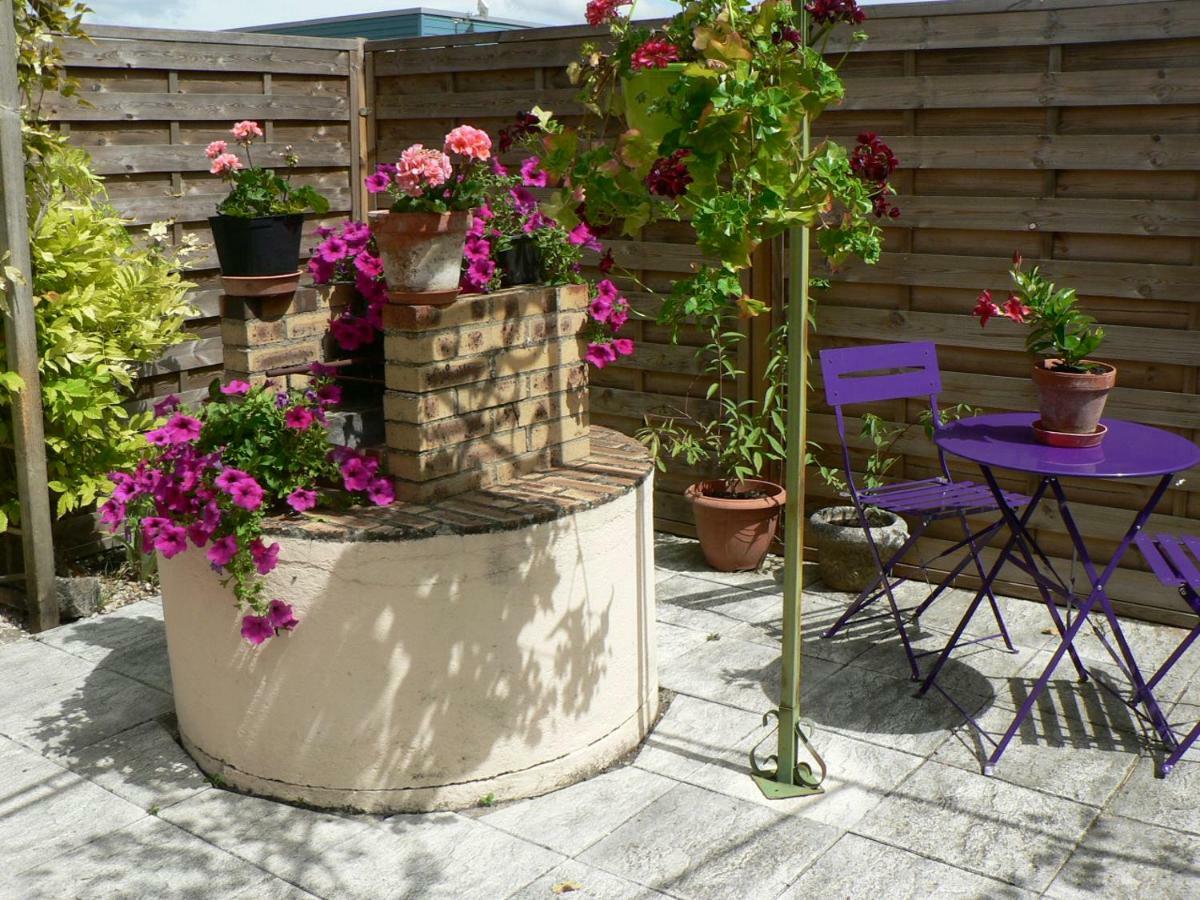Chantilly ,Petit Dejeuner Et Table D'Hotes Possible Noyers  Екстериор снимка